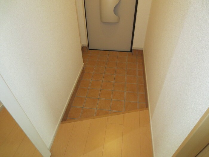 物件内観写真10　(玄関)