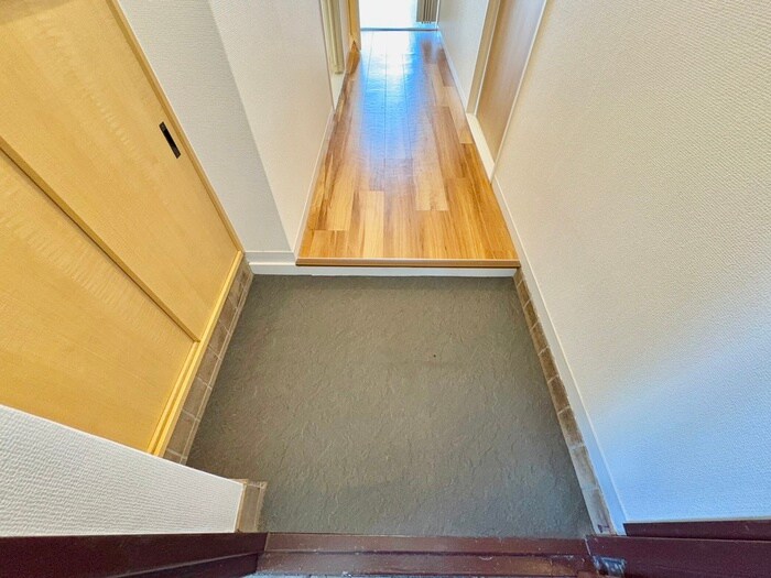 物件内観写真16　(玄関)