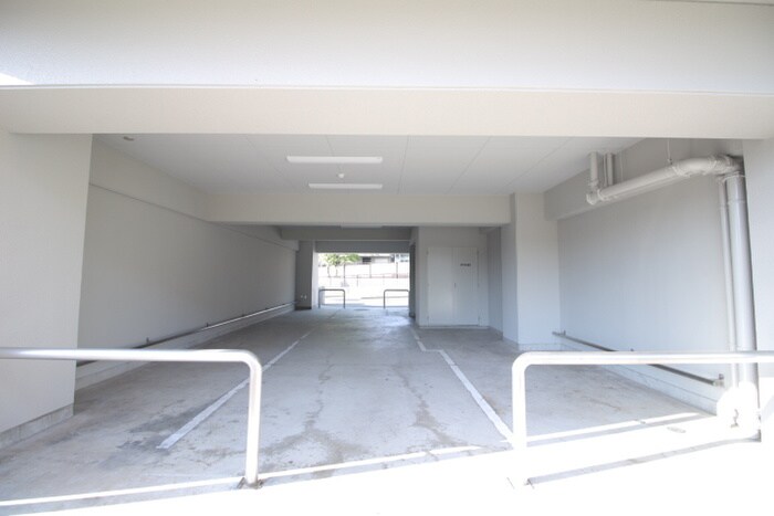 物件外観写真5　(駐輪場)