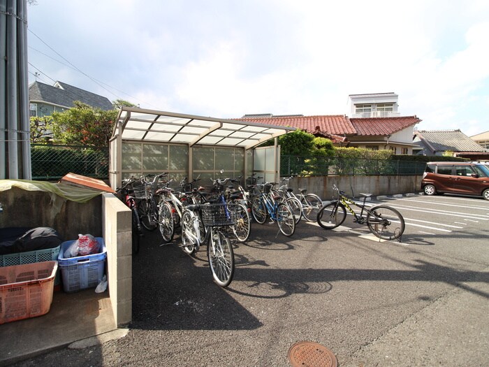 物件外観写真2　(駐輪場)