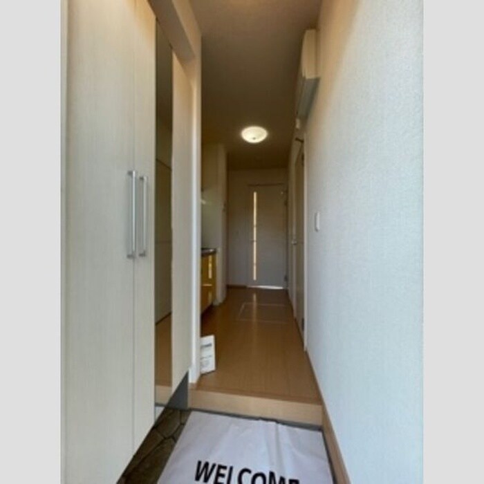 物件内観写真9　(玄関)