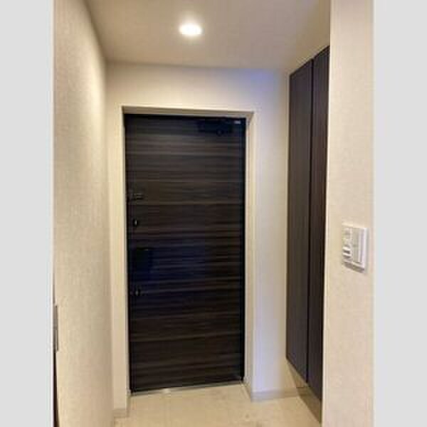 物件内観写真12　(玄関)