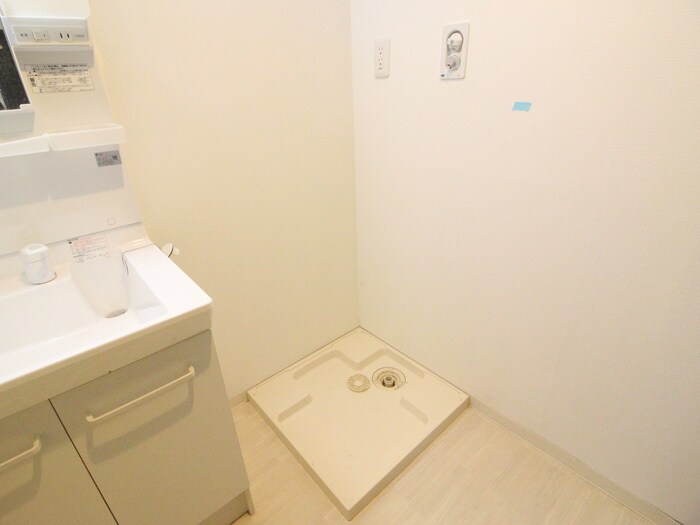 物件内観写真14　(洗濯機置場)