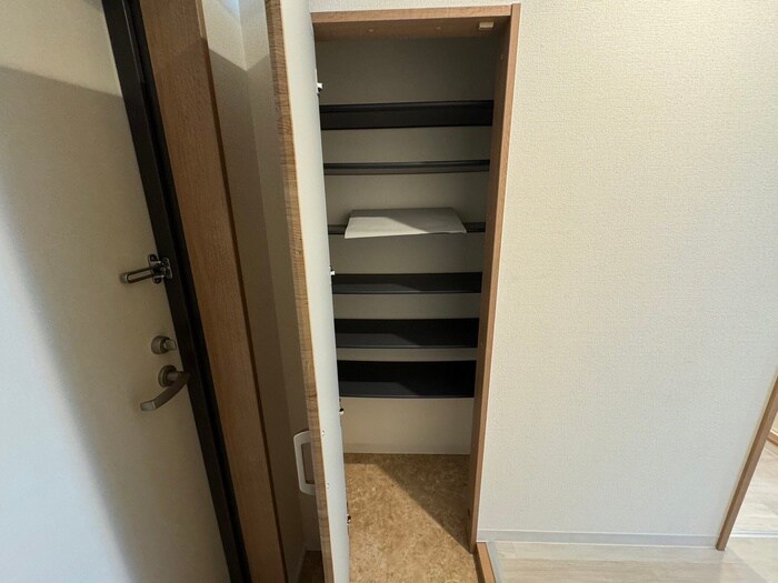 物件内観写真15　(靴箱)