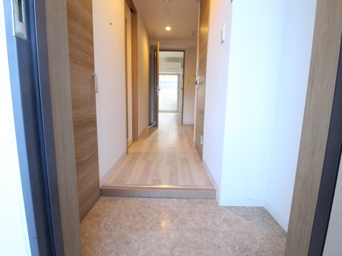 物件内観写真18　(玄関)