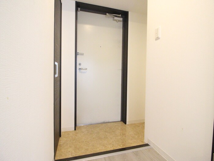 物件内観写真18　(玄関)