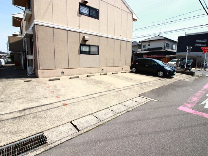 物件外観写真2　(駐車場)