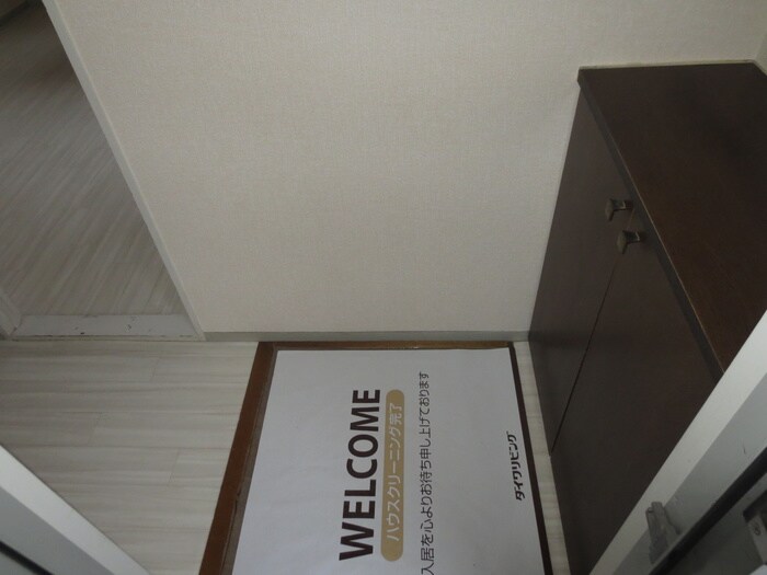 物件内観写真7　(玄関)