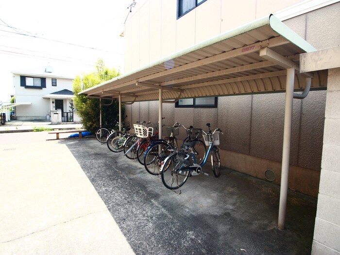 物件外観写真3　(駐輪場)
