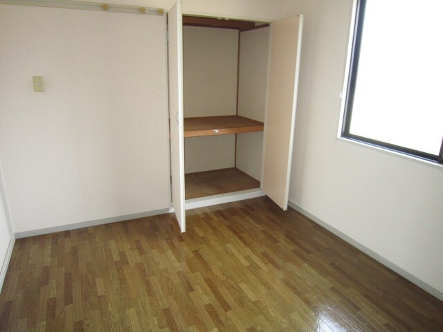 物件内観写真4　(収納)