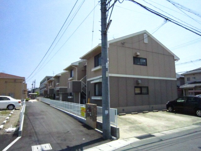 物件外観写真3　(駐車場)