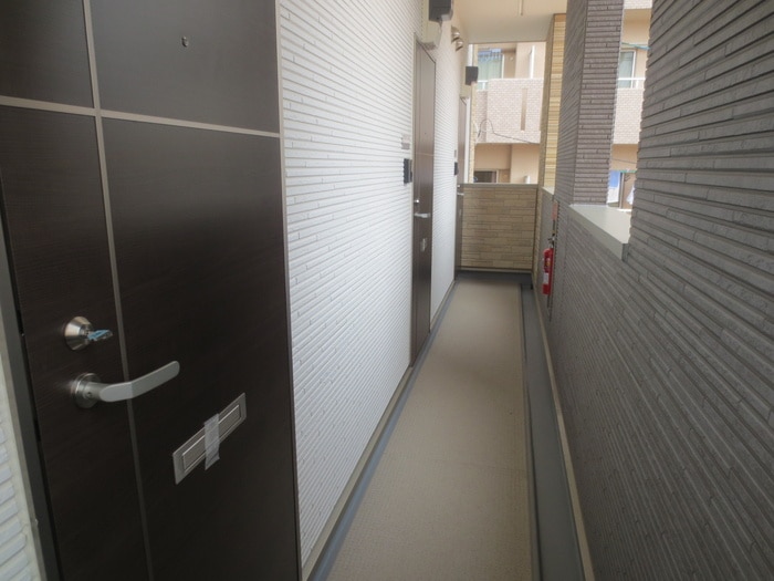 物件外観写真6　(エントランス部分)