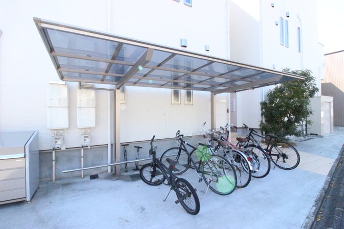 物件外観写真3　(駐輪場)