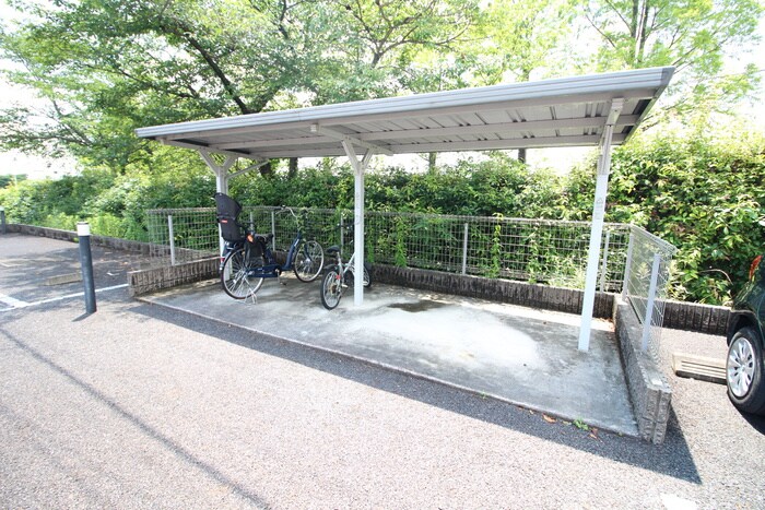 物件外観写真5　(駐輪場)