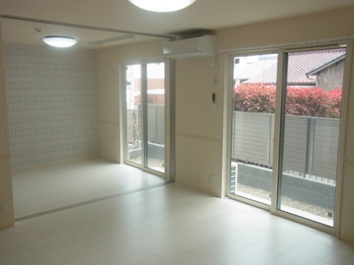 物件内観写真3　(居室)