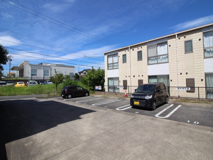 物件外観写真2　(駐車場)