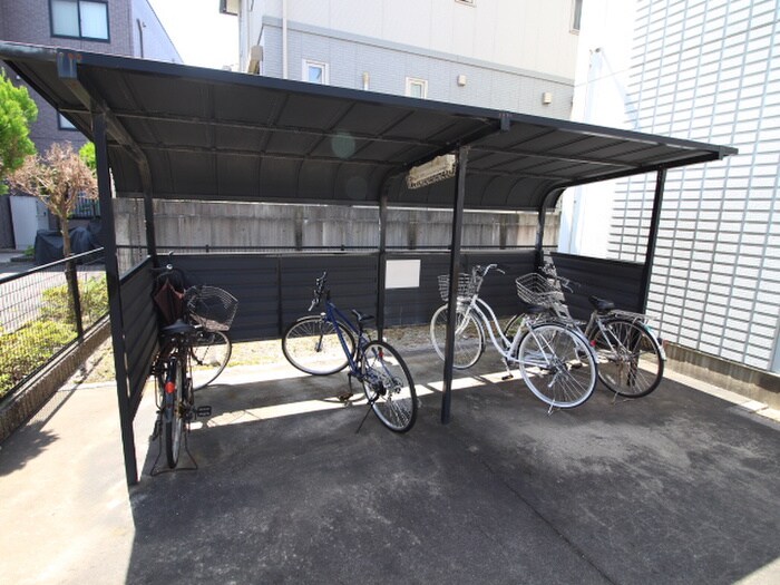 物件外観写真3　(駐輪場)