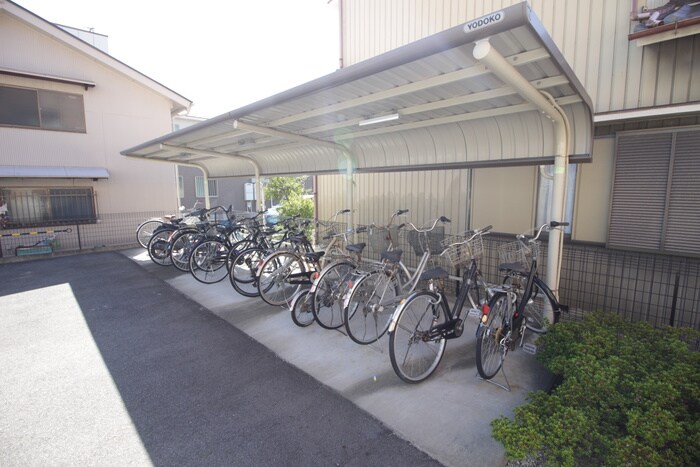 物件外観写真4　(駐輪場)