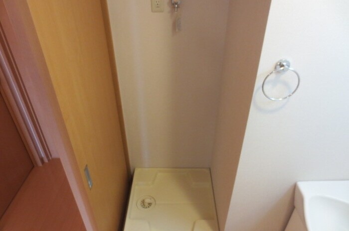 物件内観写真14　(洗濯機置場)