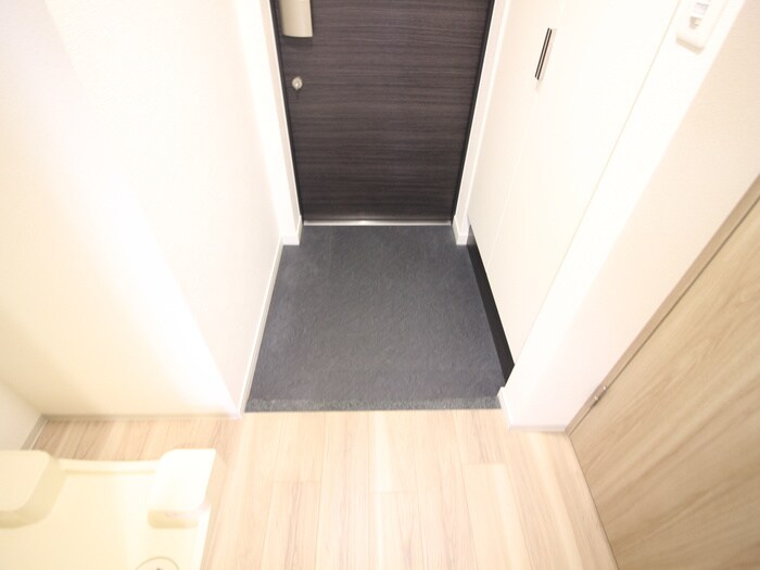 物件内観写真7　(玄関)