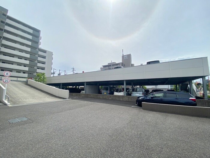 物件外観写真3　(駐車場)