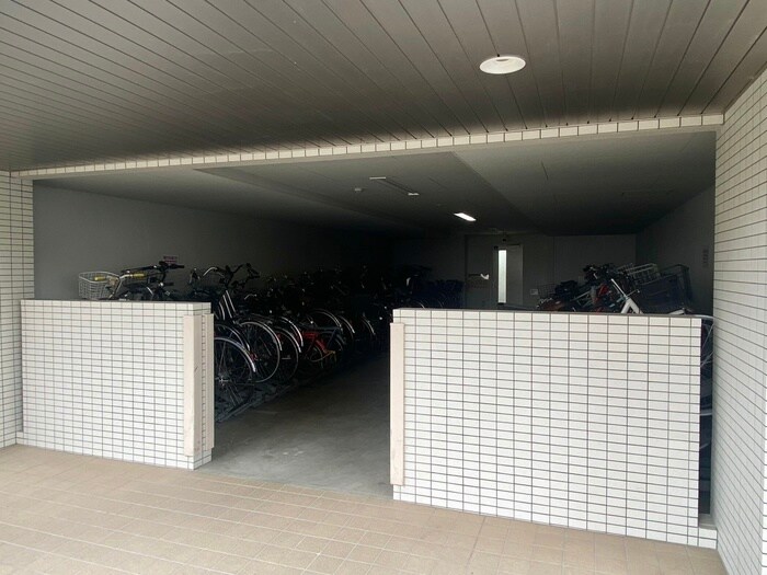 物件外観写真4　(駐輪場)