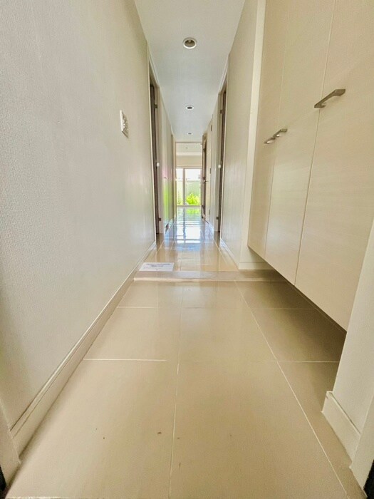 物件内観写真17　(玄関)