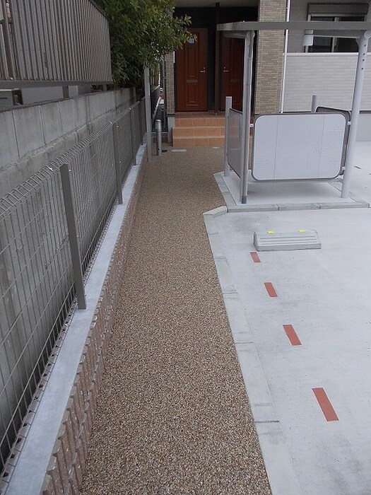 物件外観写真2　(駐車場)