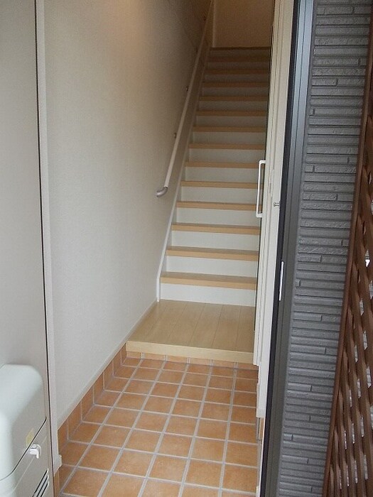 物件内観写真10　(玄関)