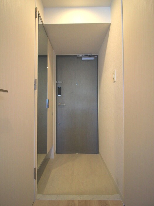 物件内観写真13　(玄関)
