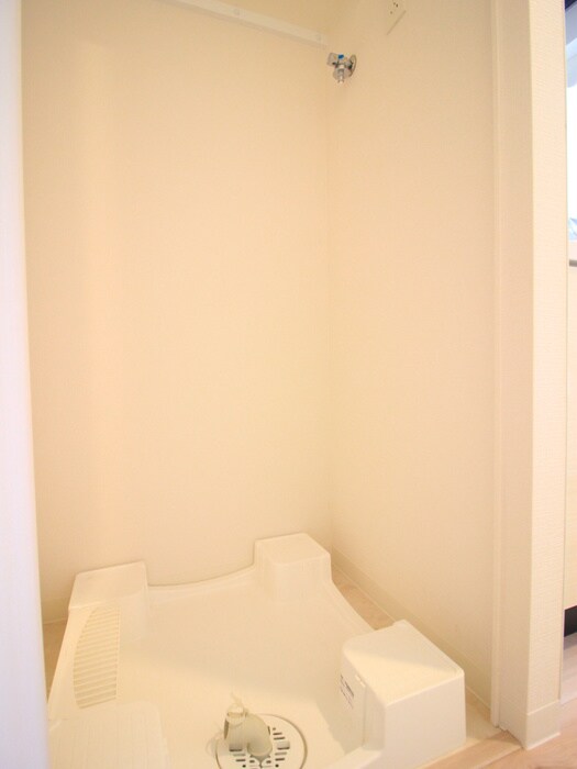 物件内観写真18　(洗濯機置場)