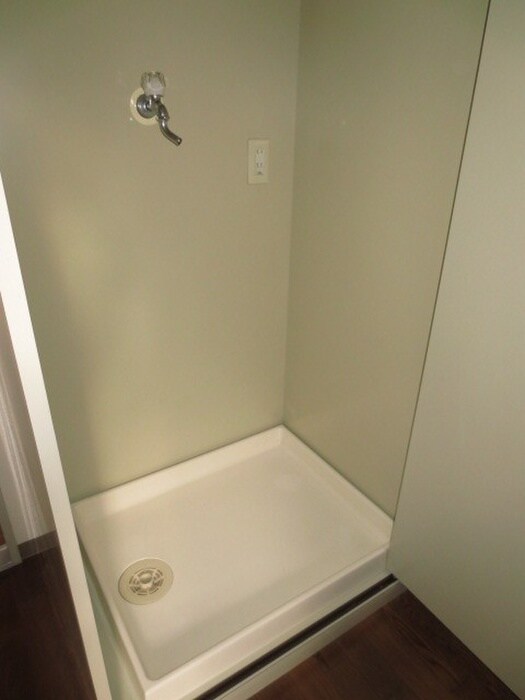 物件内観写真10　(洗濯機置場)