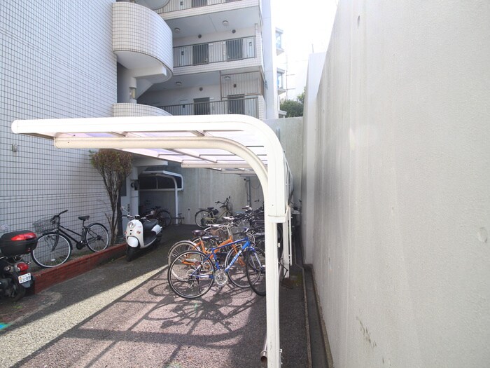 物件外観写真4　(駐輪場)