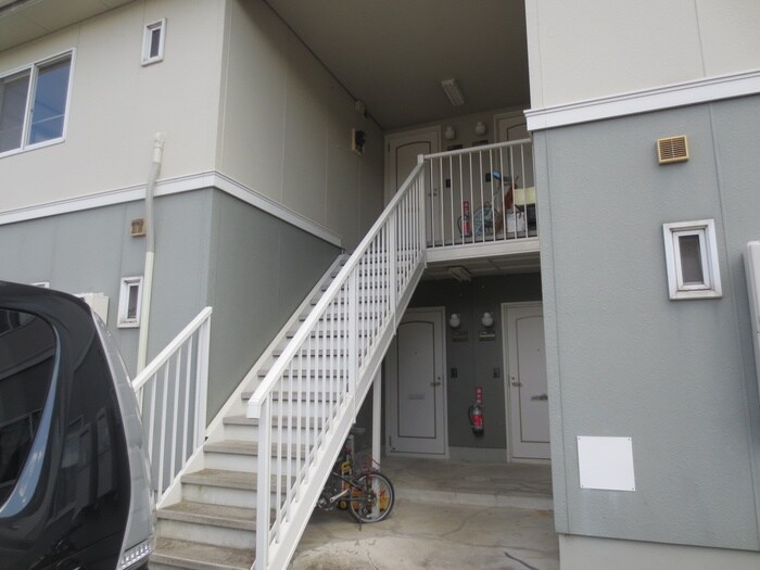 物件外観写真4　(エントランス部分)