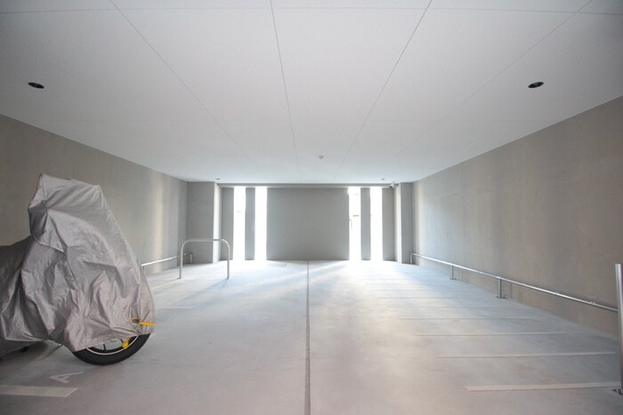 物件外観写真3　(バイク置き場)