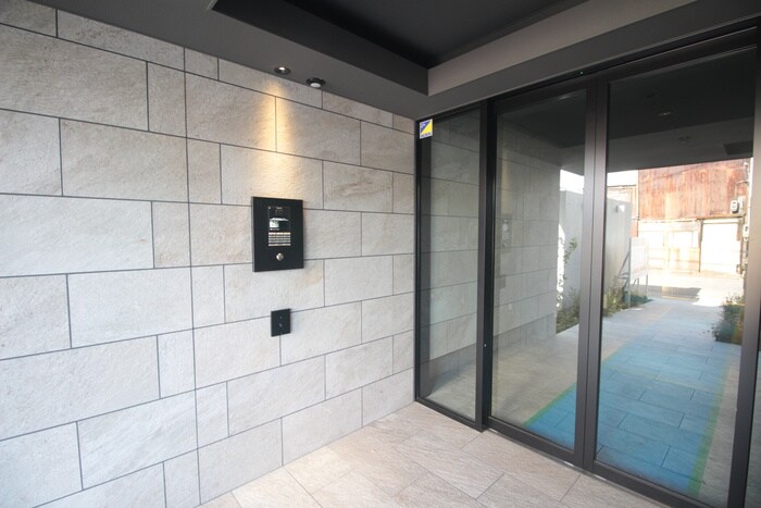 物件外観写真4　(エントランス部分)