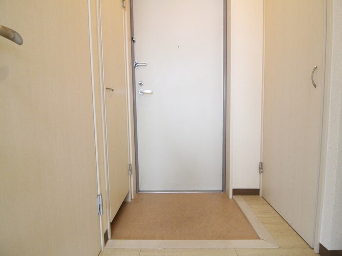 物件内観写真16　(玄関)