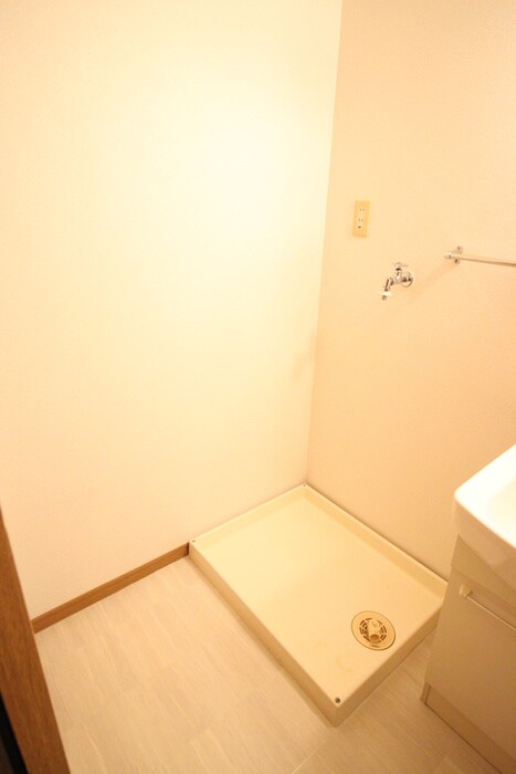 物件内観写真5　(洗濯機置場)