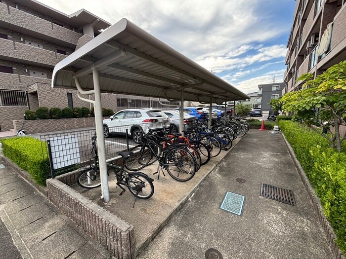物件外観写真4　(駐輪場)