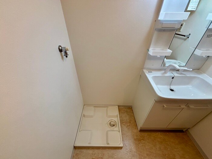 物件内観写真13　(洗濯機置場)