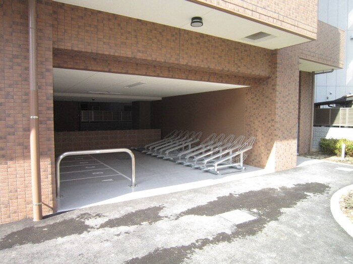 物件外観写真3　(駐輪場)