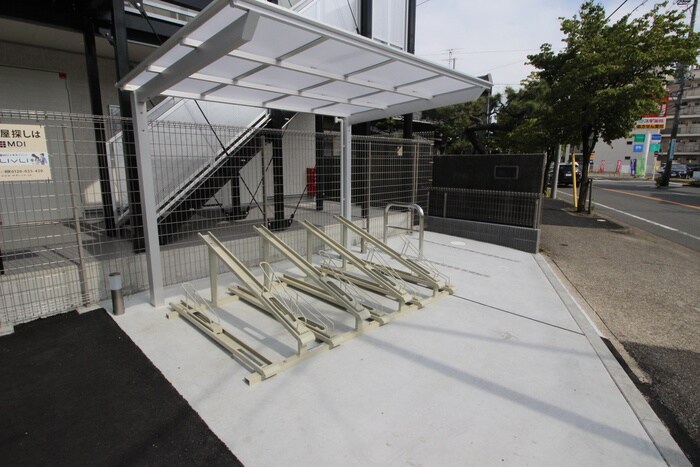 物件外観写真4　(駐輪場)