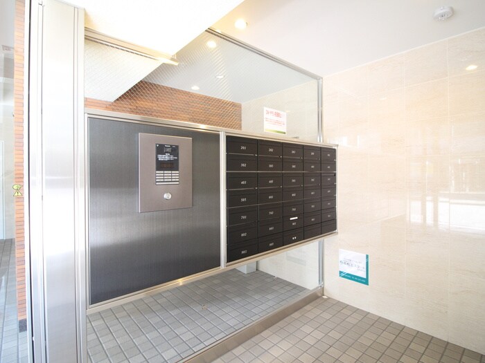 物件外観写真4　(エントランス部分)