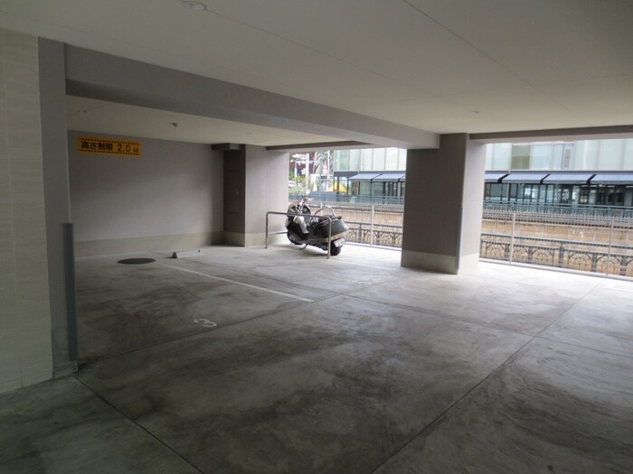 物件外観写真6　(駐車場)