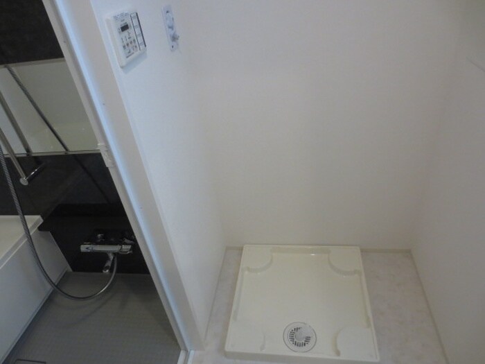 物件内観写真18　(洗濯機置場)