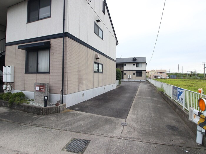 物件外観写真5　(エントランス部分)