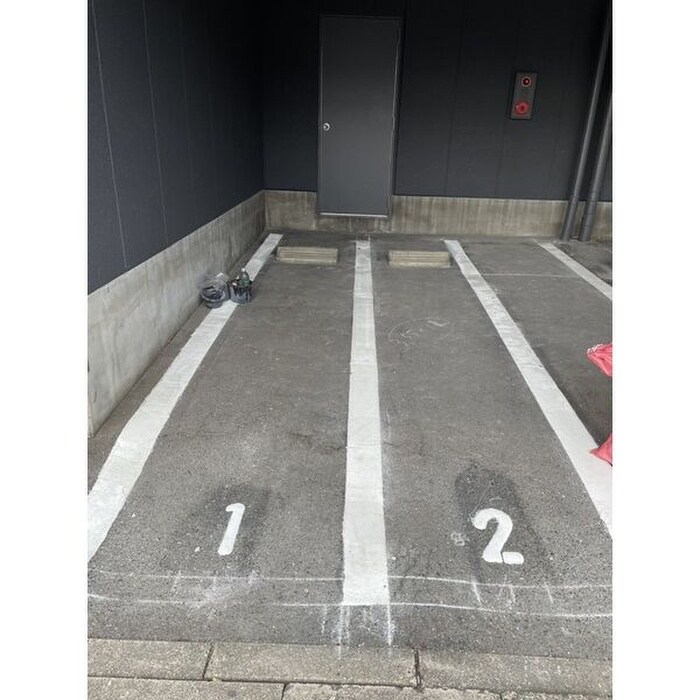 物件外観写真5　(バイク置き場)