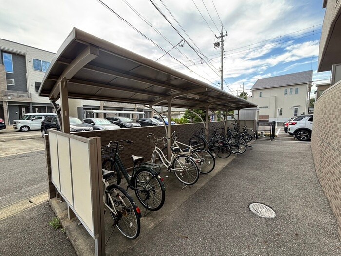 物件外観写真4　(駐輪場)