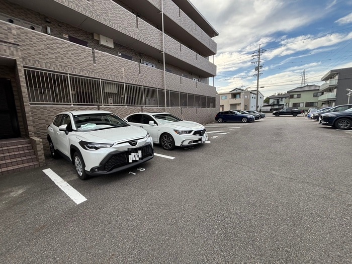 物件外観写真6　(駐車場)