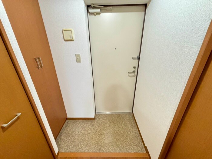 物件内観写真14　(玄関)